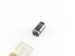 Kondensator elektrolit. Low ESR 47uF/50V 105stC - 47uf_50v[1].jpg